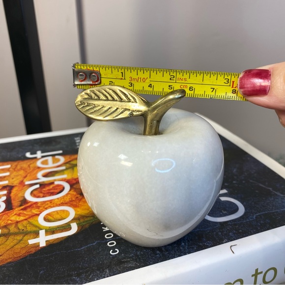 Vintage White Marble Apple Paperweight Teacher Brass Leaf Stem Felt Bottom - Picture 7 of 9
